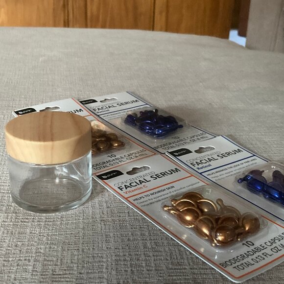 B Pure Concentrated Serum: 2 Retinol, 2 Vitamin C - 40 Total Plus Glass Jar - Picture 5 of 6